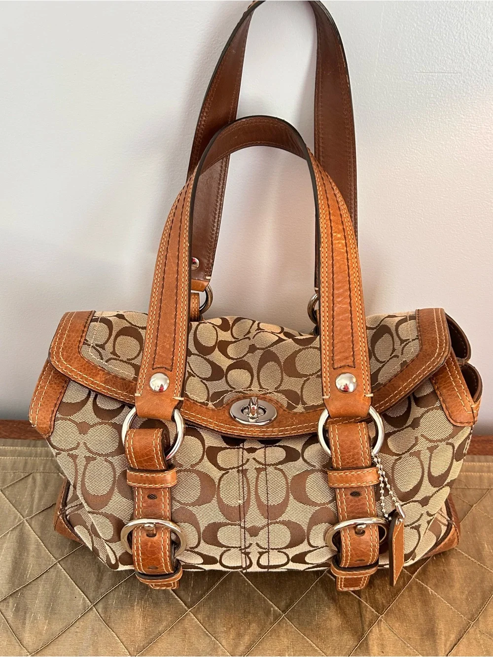 VTG Y2K Coach Chelsea Signature Turnlock Shoulder Bag Tan Leather Trim 10986